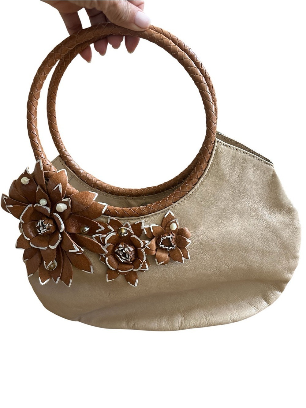 VINTAGE GREEN HILLS LEATHER 3-D LEATHER FLORAL PURSE, W/ CIRCULAR BRAIDED HANDLE